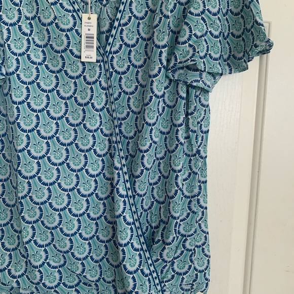 New Max Studio short Flutter Sleeve Top Blouse SZ Medium - Picture 4 of 11